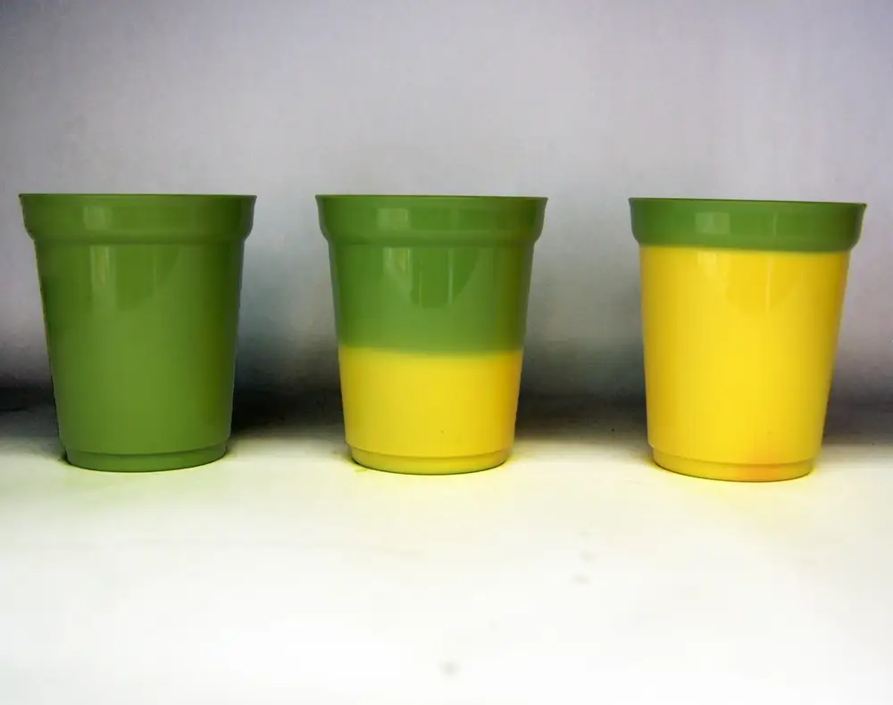 Gobelet café thermochromique qui change du vert au jaune en chauffant