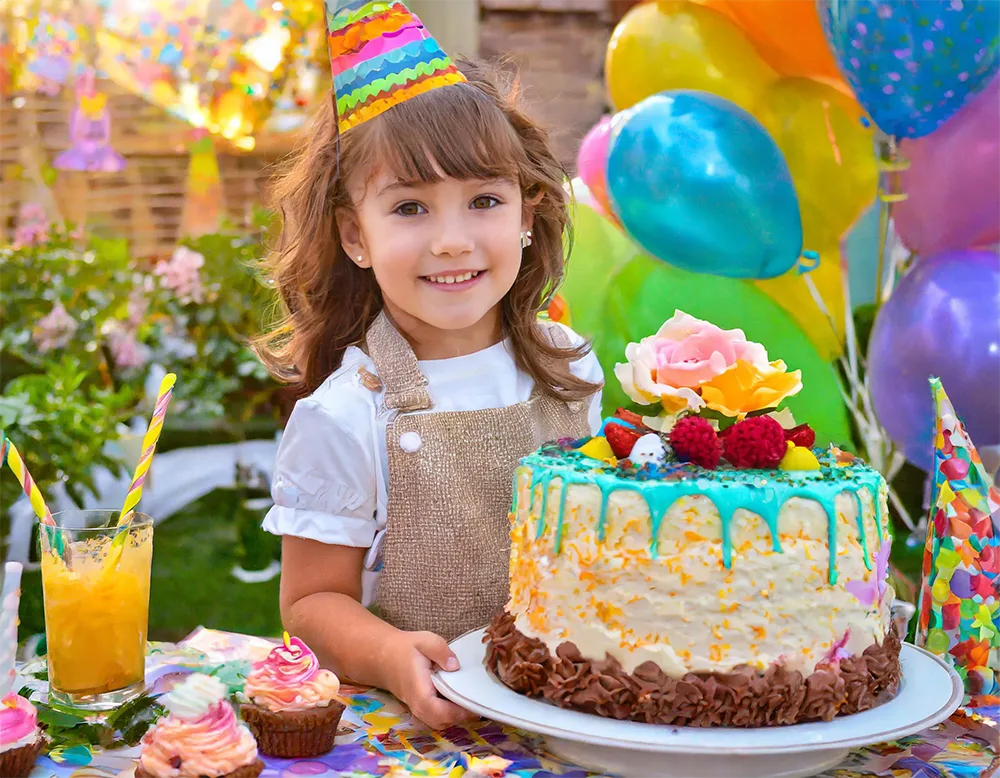 Gobelets multicolores et joyeux pour les anniversaires d'enfants ou pour des gobelets pour l'école