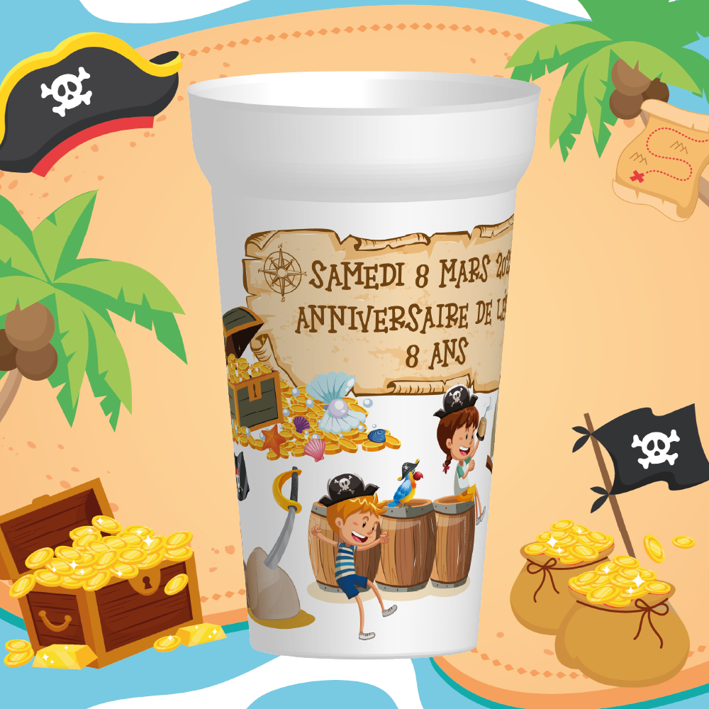 Avec un visuel pirates époustouflants, de l'île au trésor aux bateaux fantômes en passant par les épées et les pièces d'or votre petit moussaillon sera forcément comblé.