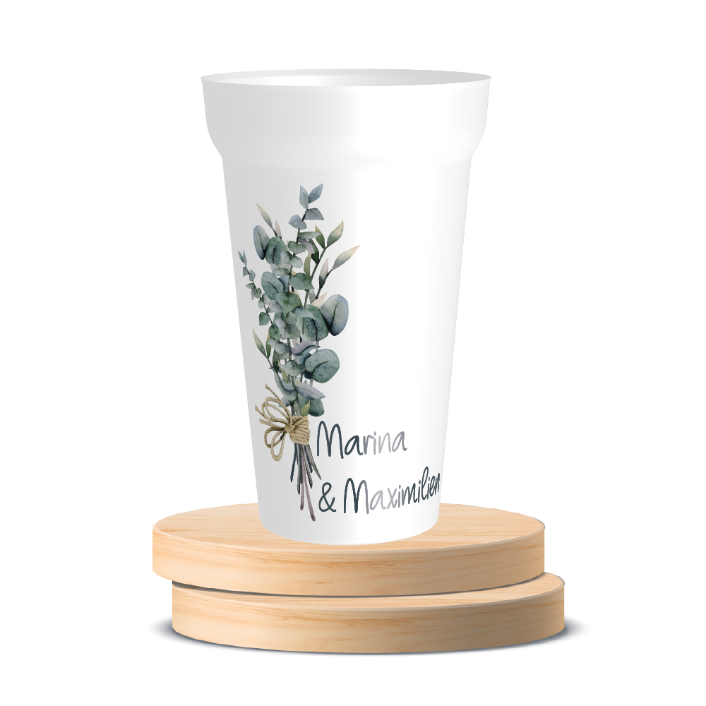 Personnalisez votre gobelet avec vos prénoms et la date de votre mariage. Un cadeau unique et durable qui évoque la sincérité de vos sentiments