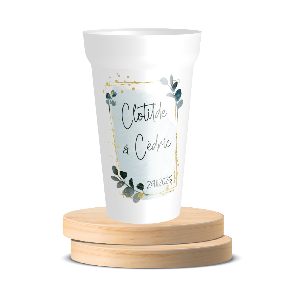 Gobelet de mariage personnalisé avec prénoms des mariés et date de l'événement, motif feuilles d'eucalyptus vertes, plastique PP réutilisable.